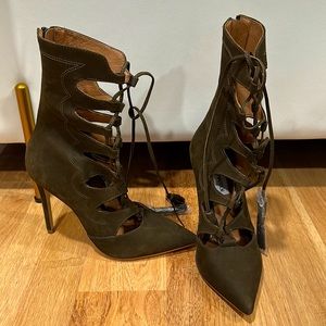 Size 6 Steven Madden Boots , never worn because too small